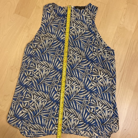 Audrey & Celine light weight sleeveless top. M - Picture 6 of 6